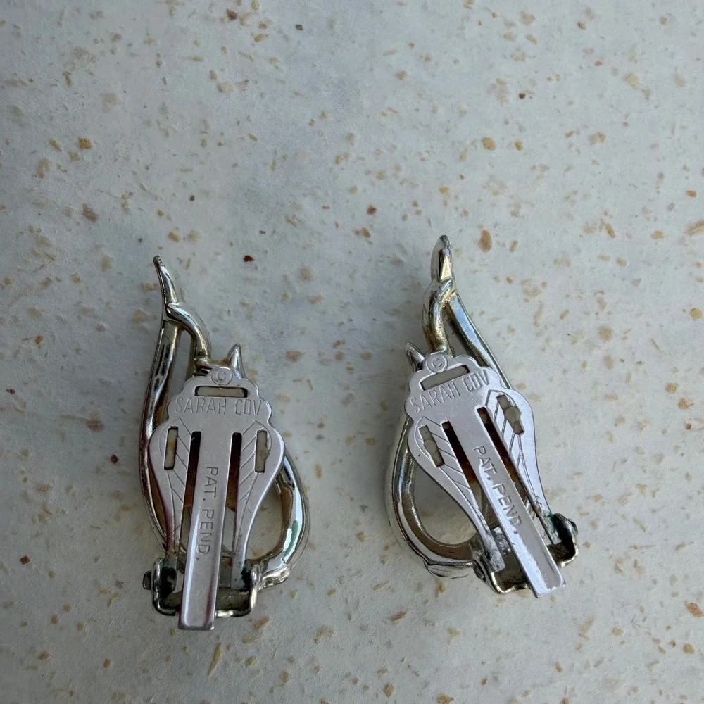 Vintage Sarah Coventry Silver Tone Textured Teardrop Clip On Earrings 1980s
